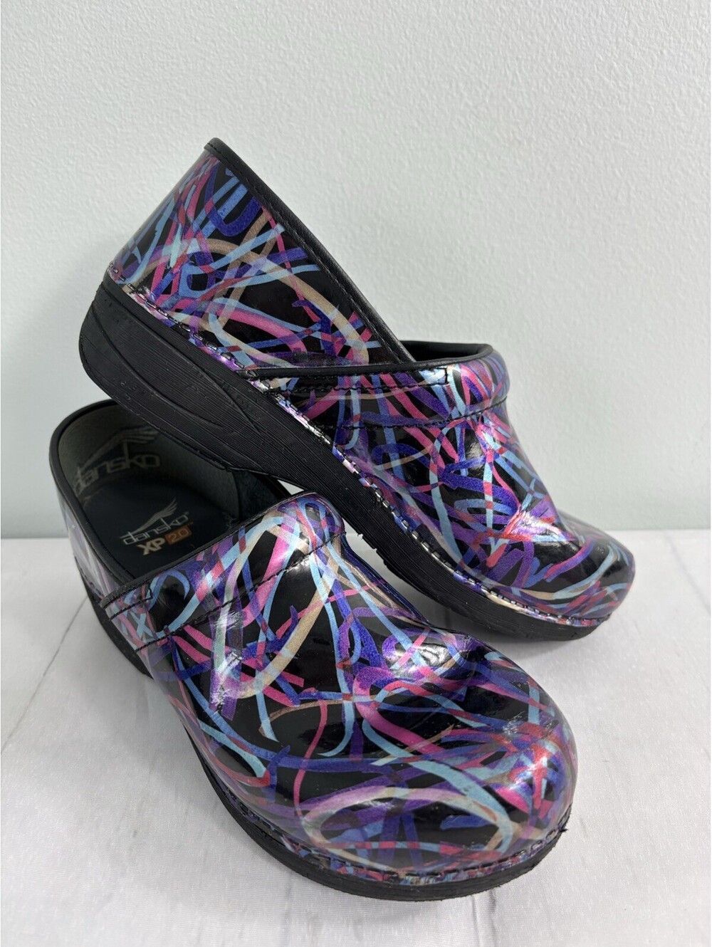 Dansko XP 2.0 Clogs in the "Ribbon Patent" Sz 11.5